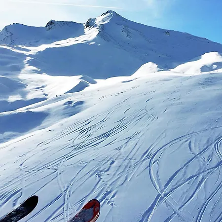 Modern In At Bus Stop * Fiss