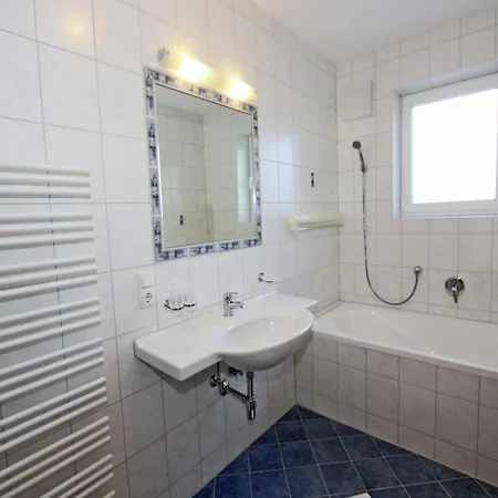 Modern In At Bus Stop Appartement Fiss
